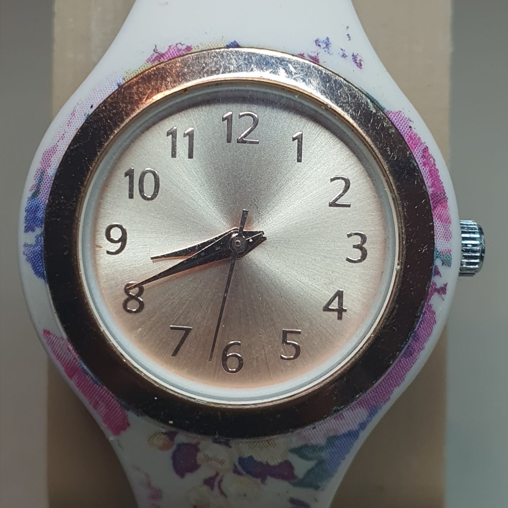 🦋10/$20🦋 Accutime Goldtone/Pink Silicone Floral Print Women's Watch